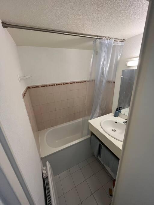 Charmant Pavillon Pour 5-6 Pers. Agde Luaran gambar